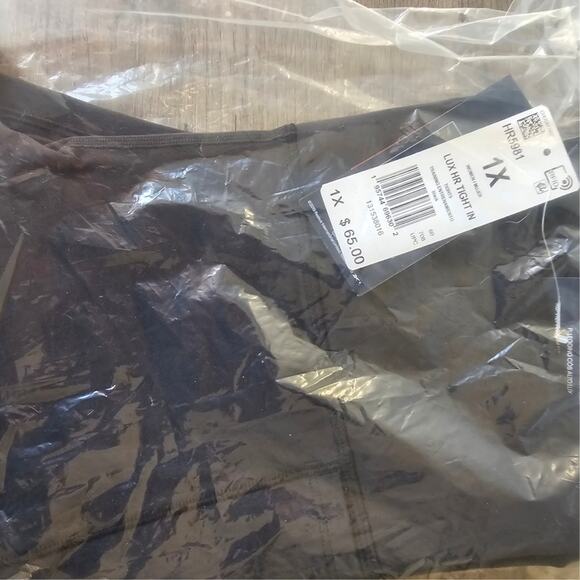 Reebok Plus Size Lux 3/4 Leggings Size 1X Black NWT - Picture 2 of 2